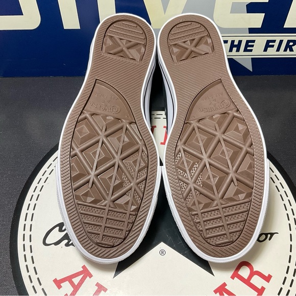 Converse Women's Chuck Taylor Black Low Top - Picture 5 of 6